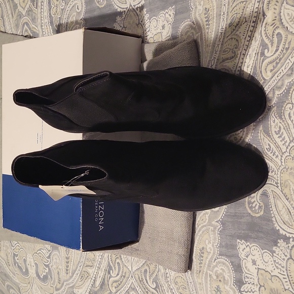 Arizona black suede western boots. - Picture 3 of 6